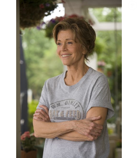 Decisão de Jane Fonda de parar de pintar o cabelo transforma sua imagem e serve de referência