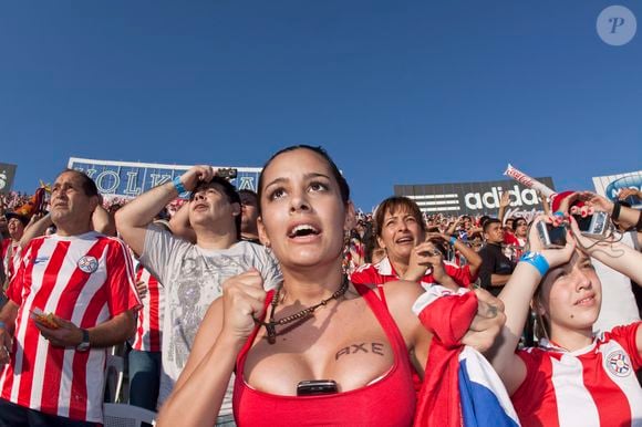 Foto de Larissa Riquelme na Copa se tornou tão icônica que pode ser vista no Museu del Barro, em Assunção