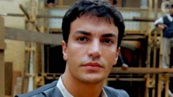 Amadeo (Fabio Dias) convida Matteo para voltar a trabalhar com ele. Giuliana comemora com o marido e conta que está esperando um filho dele.