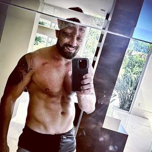 Rafael Cardoso tem se dedicado à rígida musculação