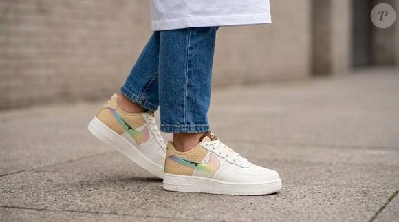 A clássica silhueta do Nike Air Force 1 ganhou uma releitura inspirada em doces, provando que conforto, criatividade e sofisticação podem caminhar juntos em um único tênis.