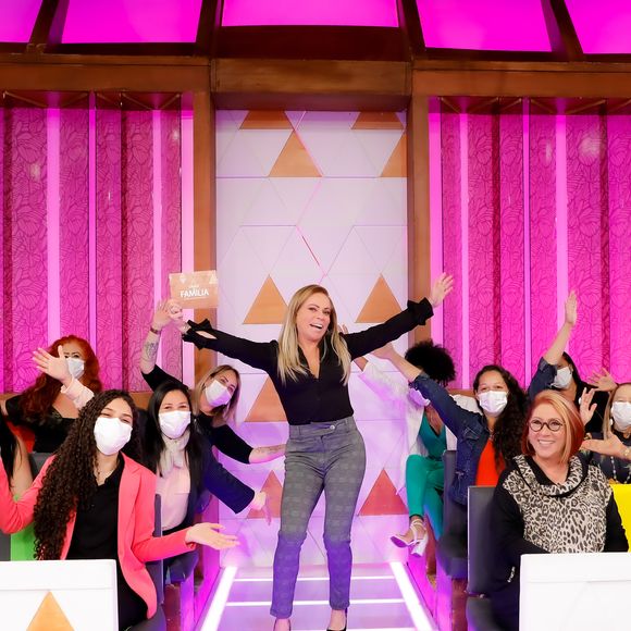 "Virou Casos de Família": internautas comparam edição especial do JN ao clássico programa do SBT.