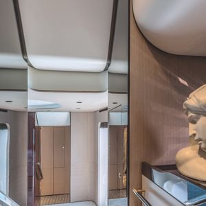 Azimut Grande 27 Metri, iate de Cristiano Ronaldo, aposta em janelas panorâmicas e integração dos ambientes