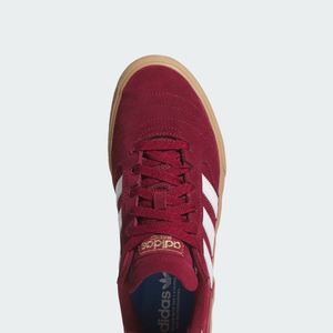 O Busenitz Vulc II voltou a chamar atenção entre fãs de sneakers graças ao visual nostálgico, às novas combinações de cores e ao acabamento premium em camurça