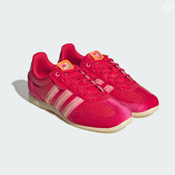O efeito 'Moranguete' saiu das telas e ganhou forma no Adidas Barreda Lo, que aposta em cor intensa e design irresistível