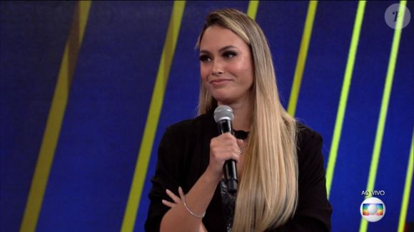 Eliminada do 'BBB 21', a transição capilar de Sarah repercute no X e internautas se identificam com o visual “meio cacheado, meio liso” exibido no reality