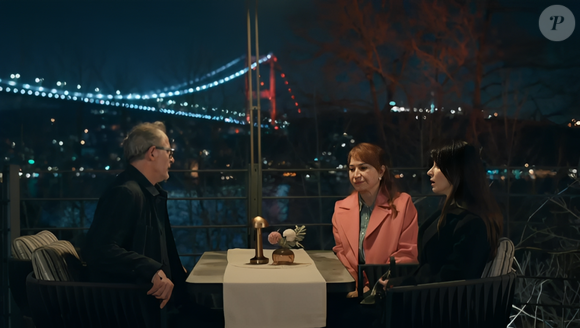 Irmak flagra encontro da mãe, Filiz, com Adnan, na novela 'Coração de Mãe', capítulo de segunda-feira 20 de abril de 2026