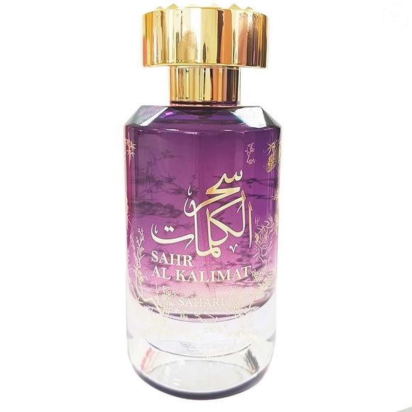O Sahr Al Kalimat, da Sahari, reúne ingredientes florais, cítricos e adocicados em uma fragrância oriental feminina. Jasmim-sambac, tangerina, bergamota e pera aparecem na abertura, seguidos por flor de laranjeira, flor de cerejeira e néroli. Já o almíscar branco, a baunilha, o benjoim e o âmbar compõem as notas de fundo