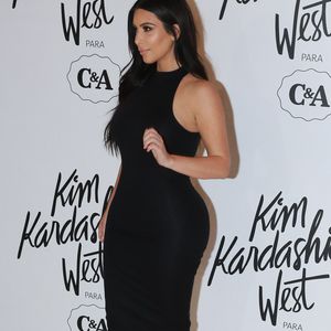 Kim Kardashian estava no Brasil pela segunda vez para divulgar uma coleção de roupas com uma famosa loja de departamentos