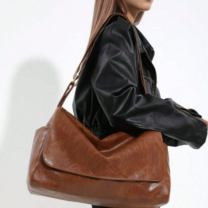 Para quem gostou da bolsa de Sasha Meneghel, encontrei na Shein um modelo semelhante ao estilo pasta carteiro por apenas R$ 128,12