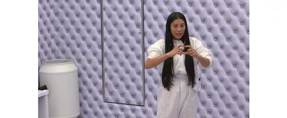 ‘BBB 26’: Livia apertou o botão vermelho depois de cerca de 96 horas de confinamento