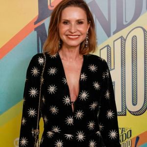 Paula Burlamaqui teria dito que ensaiaria com o coreógrafo e Mari Bridi reagiu: ‘Ele tá comigo’. Informação é da colunista Fábia Oliveira