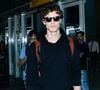 Shawn Mendes desembarcou no Brasil após Natal no Canadá e também usava moletom