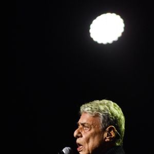 Agora, a defesa de Chico Buarque solicita a abertura de um inquérito para tentar descobrir quem publicou a mensagem e apurar uma possível responsabilidade criminal