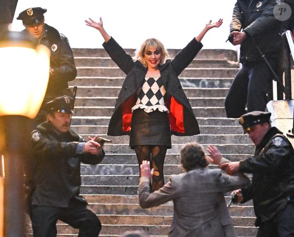 Lady Gaga, embora não tivesse revelado sua dieta para o emagrecimento, se resumiu a dizer que "Nós nos transformamos em nossos personagens"