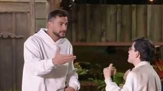 'A Fazenda 17': Dudu Camargo provoca Nizam com alfinetada após ex-BBB defender Michelle Barros. 'Cala a boca'