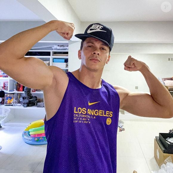 Com braços bem definidos, Cocielo mostrou que academia dá resultado