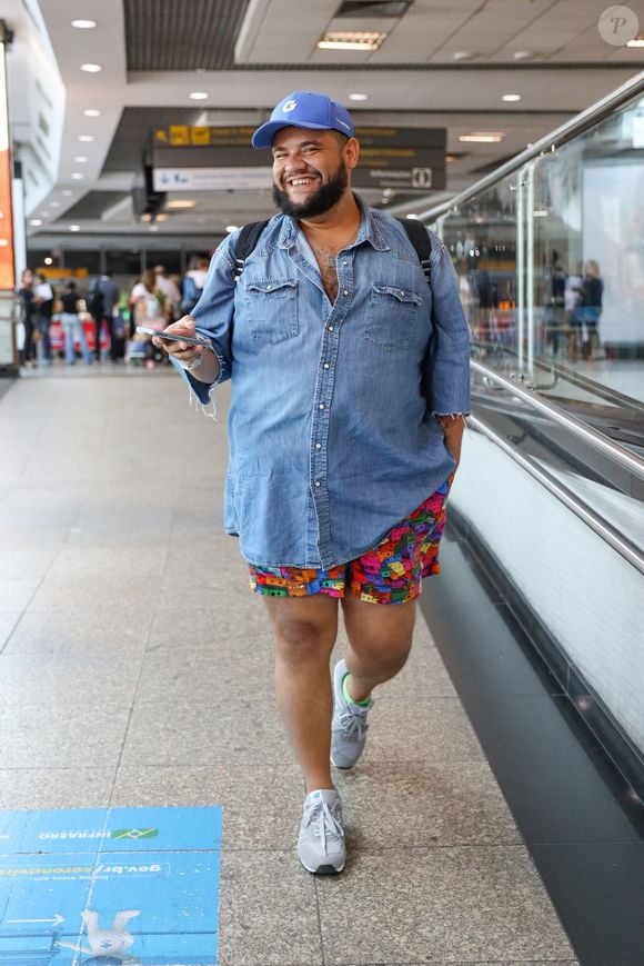 “Nunca fui católico e nem vivi sua doutrina, mas aprendi com Pretinha muito sobre fé em tudo, inclusive fé na vida”, escreveu ele no Instagram, junto a fotos tiradas no Santuário Nacional de Aparecida, em São Paulo.