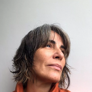 Gloria Pires, de 63 anos, já apostou no corte shaggy, com camadas desconectadas e franja lateral, uma opção para quem busca movimento e modernidade nos cabelos