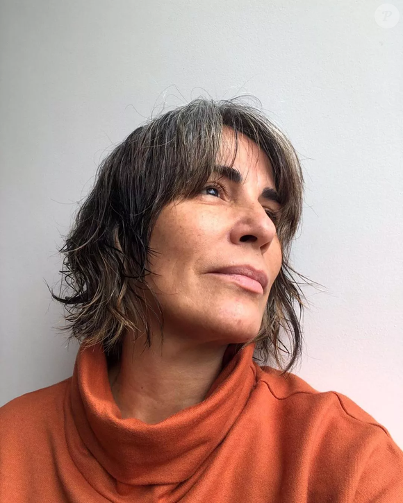 Gloria Pires, de 63 anos, já apostou no corte shaggy, com camadas desconectadas e franja lateral, uma opção para quem busca movimento e modernidade nos cabelos