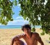 Ator de 27 anos interpreta adolescente de 16 anos em conflito com sua identidade na novela das nove