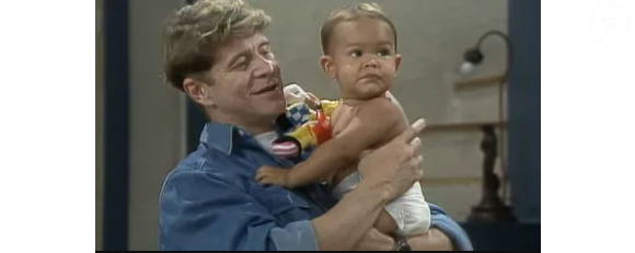 Raul (Miguel Falabella) conta para Alberto que ele é estéril e o filho de Andrezza é de Tonho