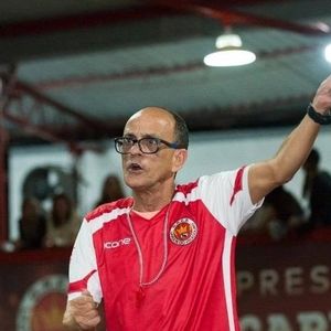 Mestre Ciça diz que compreende as críticas dos torcedores por conta da baixíssima frequência de Juliana Paes nos ensaios, mas garante que a escola já estava ciente