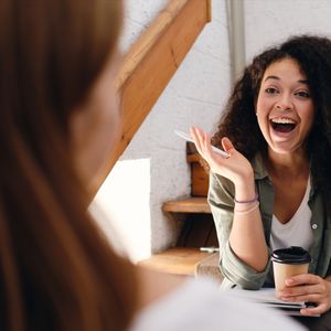 Autoconhecimento e inteligência emocional estão entre os principais hábitos de quem desenvolve alta resiliência no dia a dia