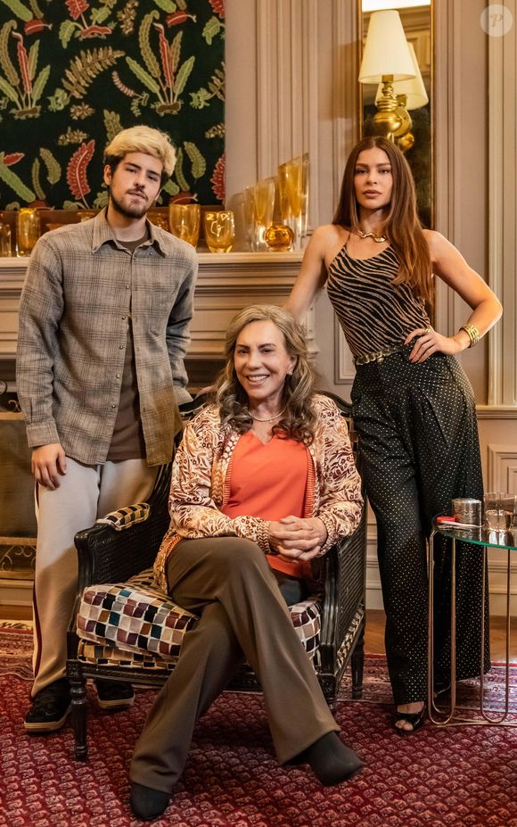Josefa (Arlete Salles), Arminda (Grazi Massafera) e Raul (Paulo Mendes): a família da vilã na novela 'Três Graças'