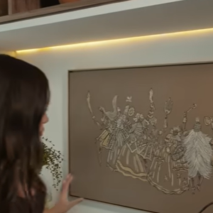 Sala da  mansão de Anitta tem quadro com referências ao candomblé