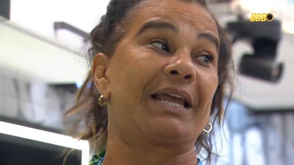 'A gente ganha no verão para ter no inverno': Solange Couto explica os altos e baixos da carreira artística.