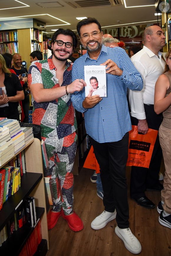 Geraldo Luis e o filho prestigiaram o lançamento do livro de Luis Ricardo