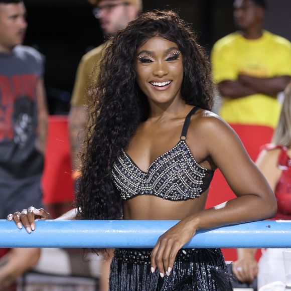 Carnaval 2025: rainha de bateria da Viradouro, Erika Januza prestigiou as escolas no primeiro dia de ensaio técnico