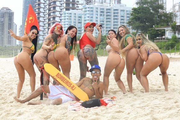 Andressa Urach e as musas exibiram os bumbuns em foto para paparazzi