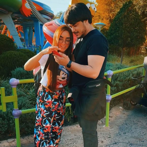 Igor Camargo e Amabylle Eiroa esperam a primeira filha: casal está junto há 20 anos