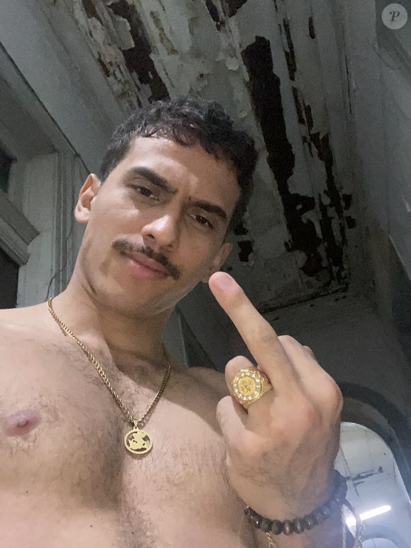 Ruan Aguiar interpretou o jovem Délcio Moraes, cujo apelido é Esqueleto, um dos herdeiros do Jogo do Bicho