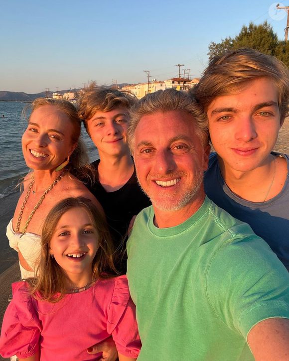 'Luciano Huck vai ficar do lado do filho (Benício Huck) nesse período (após fim do namoro do adolescente). Vai levá-lo para compromissos, ouvir, aconselhar. Se precisar, até vai adiar reuniões', disse fonte à revista 'IstoÉ'