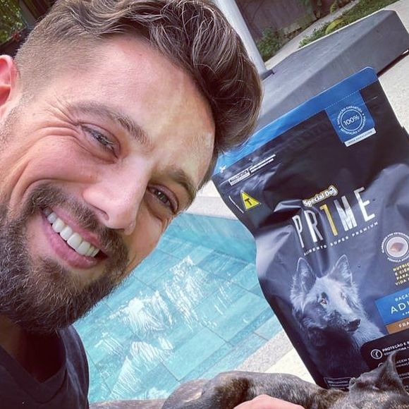 Nas redes sociais, Rafael Cardoso sempre fez sucesso com sua beleza natural e publicações alto-astral