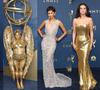 Emmy 2026: Zendaya de cabelo curtinho e cheia de cristais, Selena Gomez em vestido tomara que caia dourado e Megan Stalter vira a própria estatueta! 26 fotos dos looks