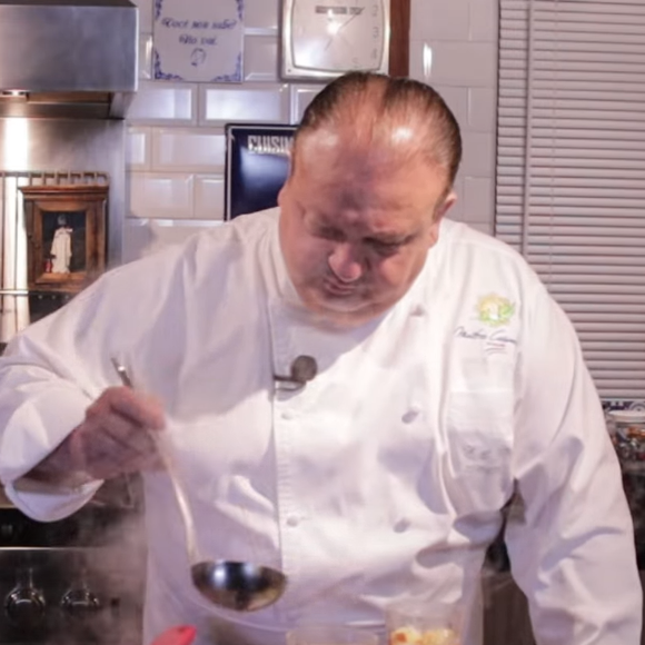 Para finalizar, acrescente o quentão em um copo ou taça e aproveite uma noite deliciosa de inverno