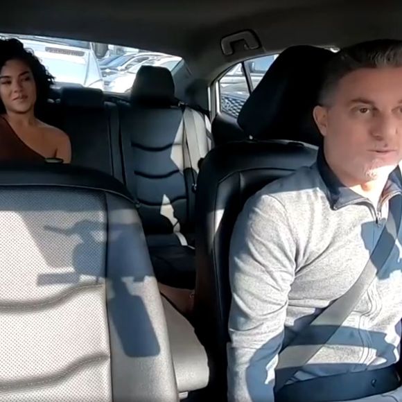 Bella Campos foi entrevistada por Luciano Huck para o 'Domingão'