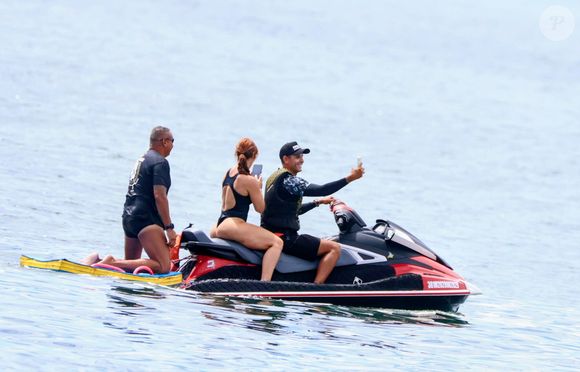 Paolla Oliveira gravou cena em moto aquática