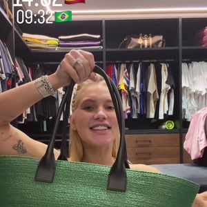 Nos stories do Instagram, Virginia Fonseca brincou ao mostrar a nova aquisição de luxo. 'Da série 'bolsa para a Copa'. Agora, em qual jogo vou usar essa bolsa, só Deus sabe', disse a influenciadora sobre o modelo da Chanel com as cores do Brasil