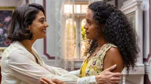 Clarice (Carol Castro) recupera a memória em encontro emocionante com Beatriz (Duda Santos) em Garota do Momento