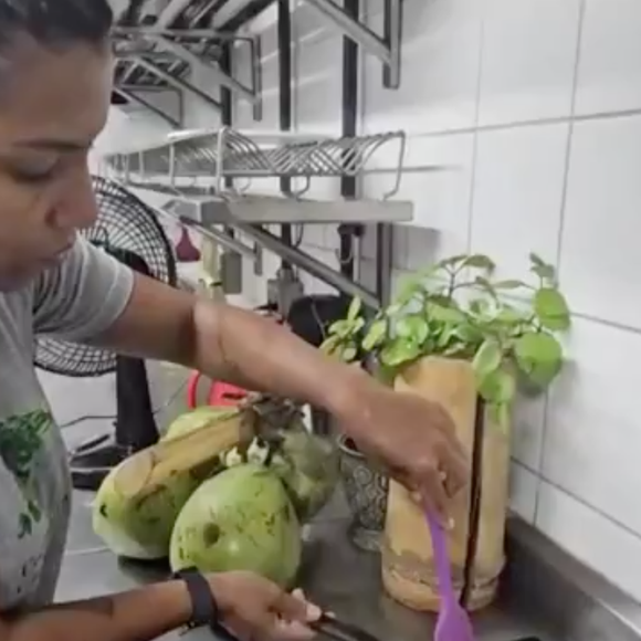 Ana Maria Braga mostrou cozinheiras preparando as refeições de Gracyanne Barbosa com 45 ovos