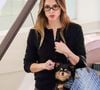 Conhecida atualmente por interpretar Naiane Amaral em "Coração Acelerado", Isabelle Drummond foi clicada em um shopping da Zona Sul do Rio com um look sofisticado e discreto. O destaque ficou para a bolsa Dior de alto valor e para o cachorro da atriz, acomodado dentro do acessório