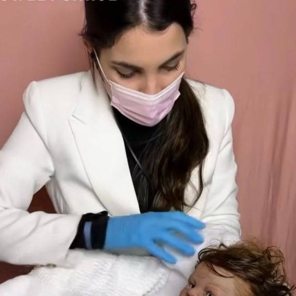 Com mais de 3,6 milhões de views, simulação de nascimento de bebê reborn choca e encanta internautas.