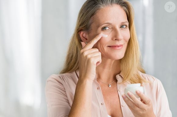 Depois de fazer sucesso no TikTok como máscara capilar, agora o Nivea está sendo recomendado como creme para o contorno dos olhos. Mas a farmacêutica Emma Lucas discorda