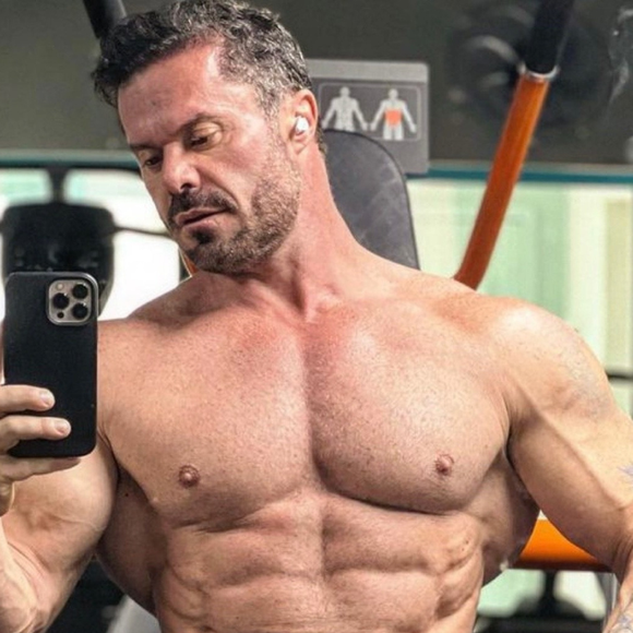 Renato Cariani, fisiculturista com mais de 11 milhões de seguidores, enfrenta pedido de condenação por tráfico e lavagem de dinheiro: MP-SP aponta esquema de desvio de produtos químicos ligado à produção de cocaína e crack