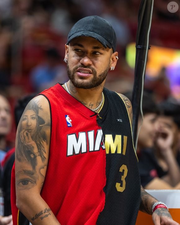 Motivo dos poucos jogos foi uma lesão seríssima de Neymar no joelho